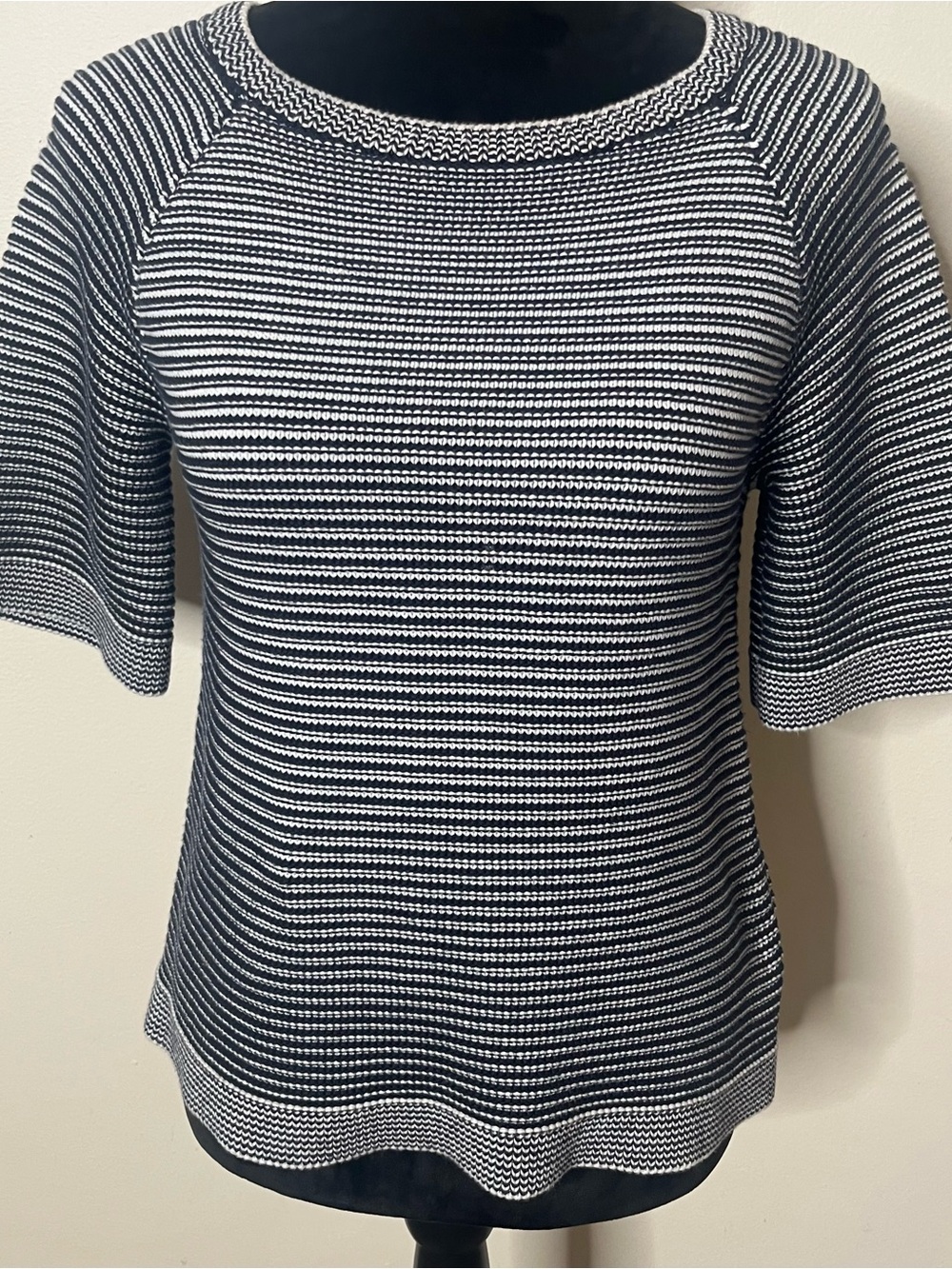 Worth New York Women’s Navy White Micro Striped Short Sleeve Knit Sweater Sz XS